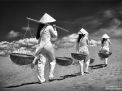 mujeres desierto vietnam ao dai